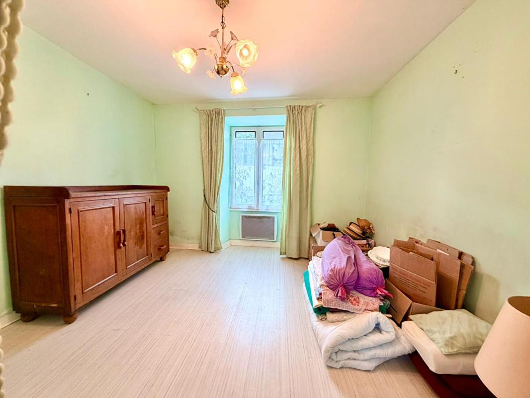 BAZEMONT À Bazemont, maison indépendante de plain-pied avec jardin - à rénover 9