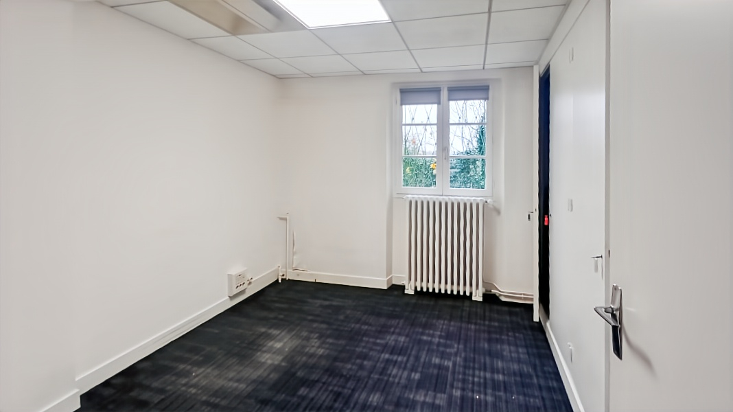 SAINT-BENOIT-DU-SAULT Maison  9 pièce(s) 260 m2 11