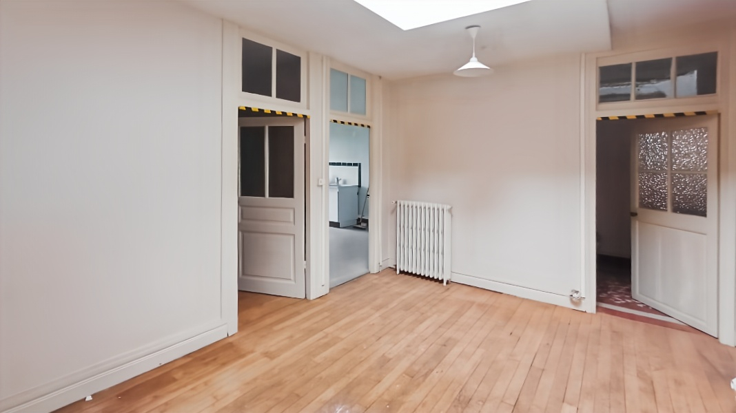 SAINT-BENOIT-DU-SAULT Maison  9 pièce(s) 260 m2 4