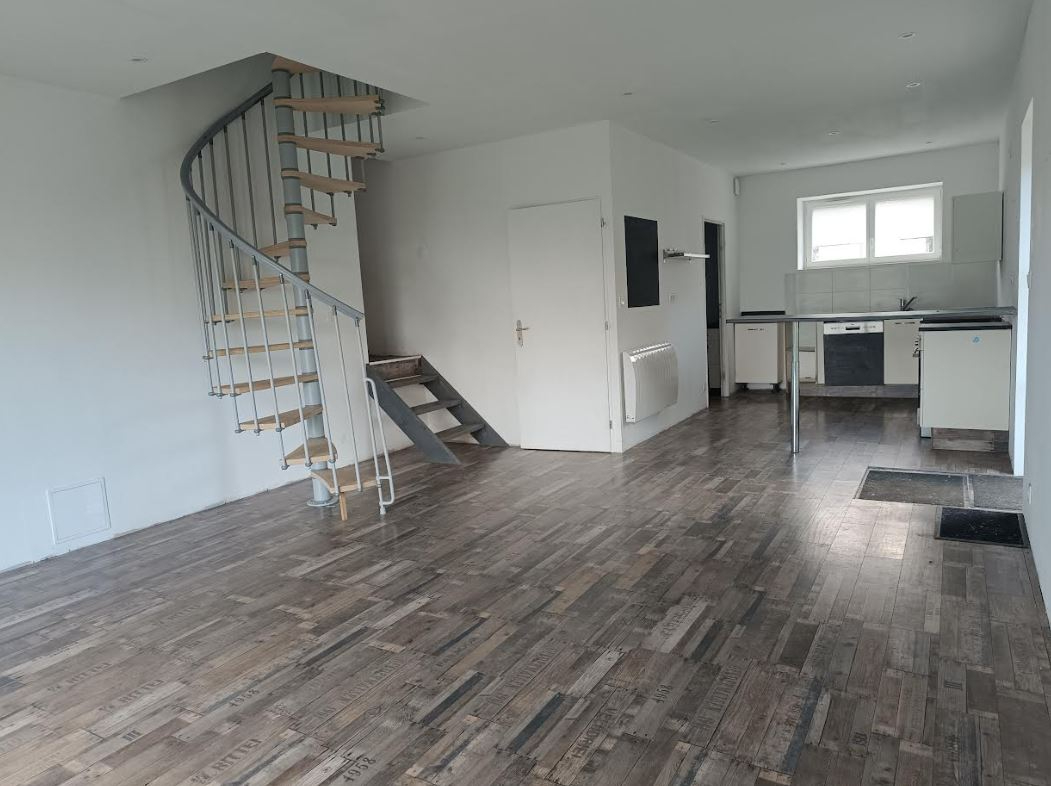LAZ 29520 Laz maison en partie restaurée avec 5 chambres 2 grandes pièces de 26 m² et 46 m² 3