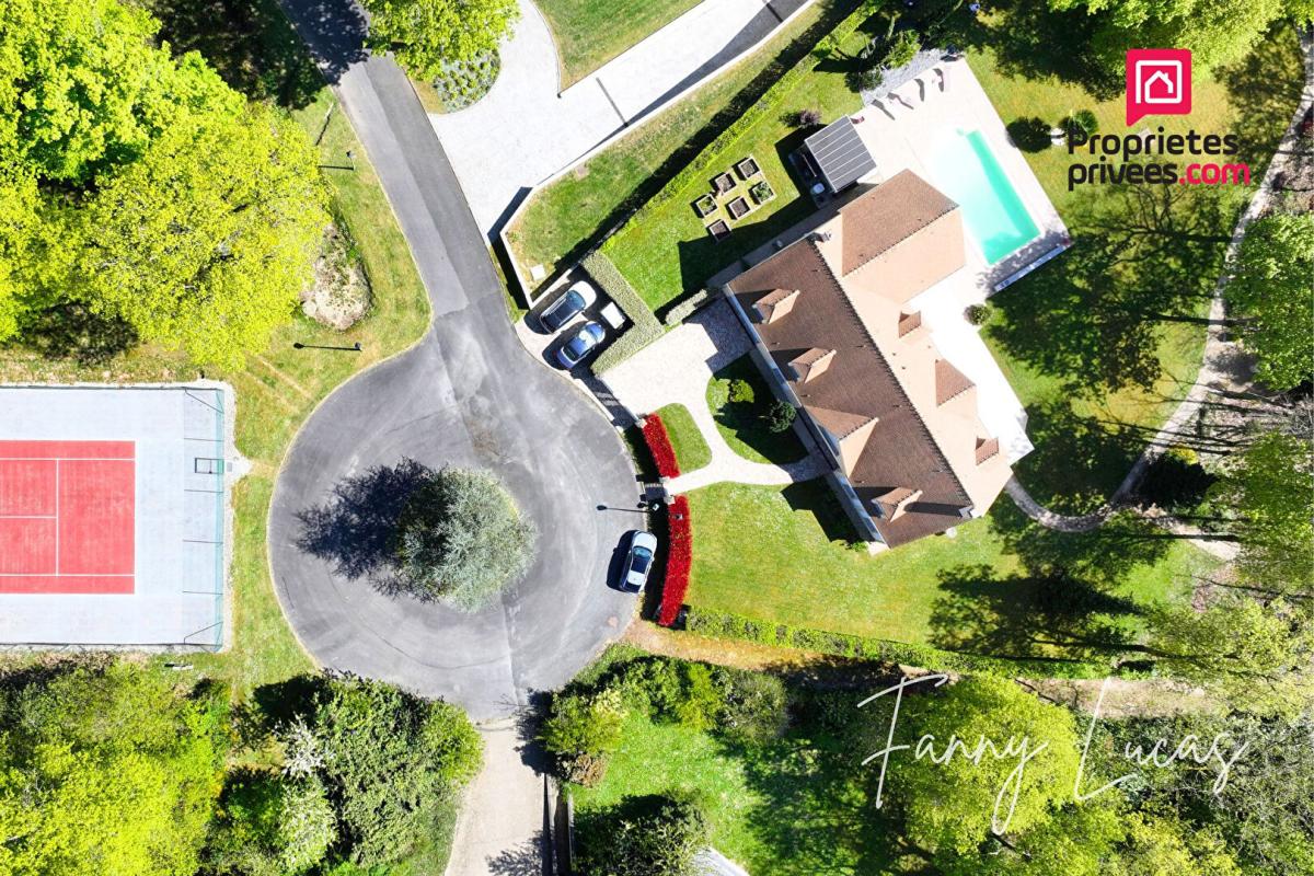 JANVRY PROPRIETE AVEC TENNIS ET PISCINE EN BORDURE DE GOLF 17