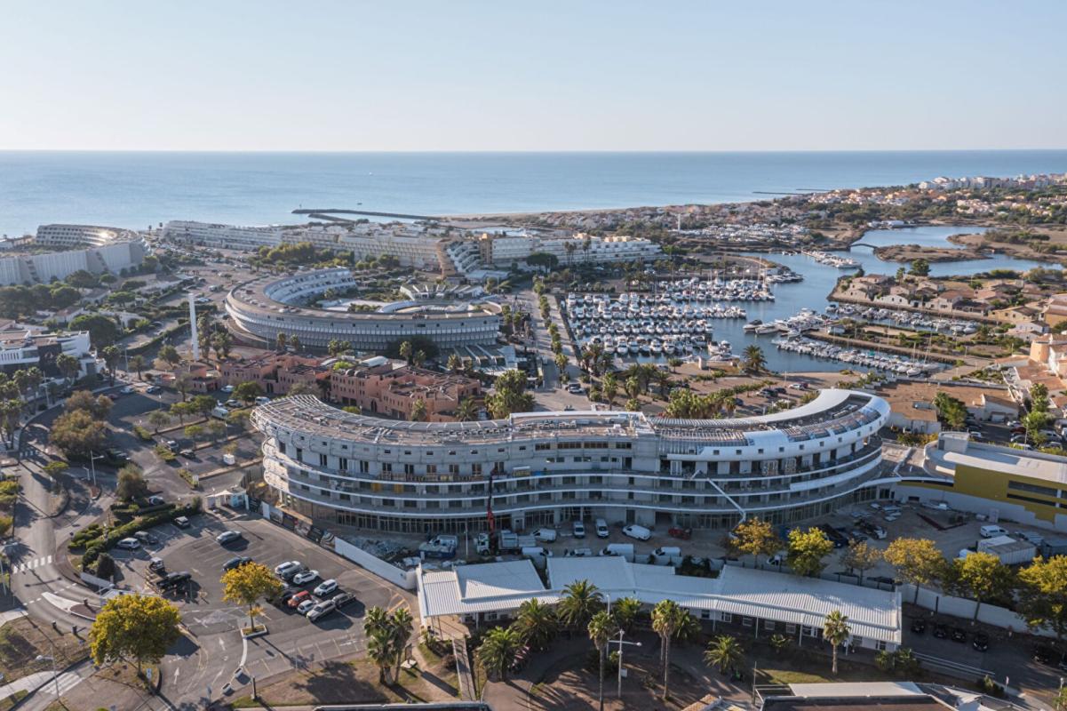 LE CAP D'AGDE Le haut de gamme s'invite dans ce T1 de près de 33 m² exposé Ouest au sein du village naturiste du Cap d'Agde 9