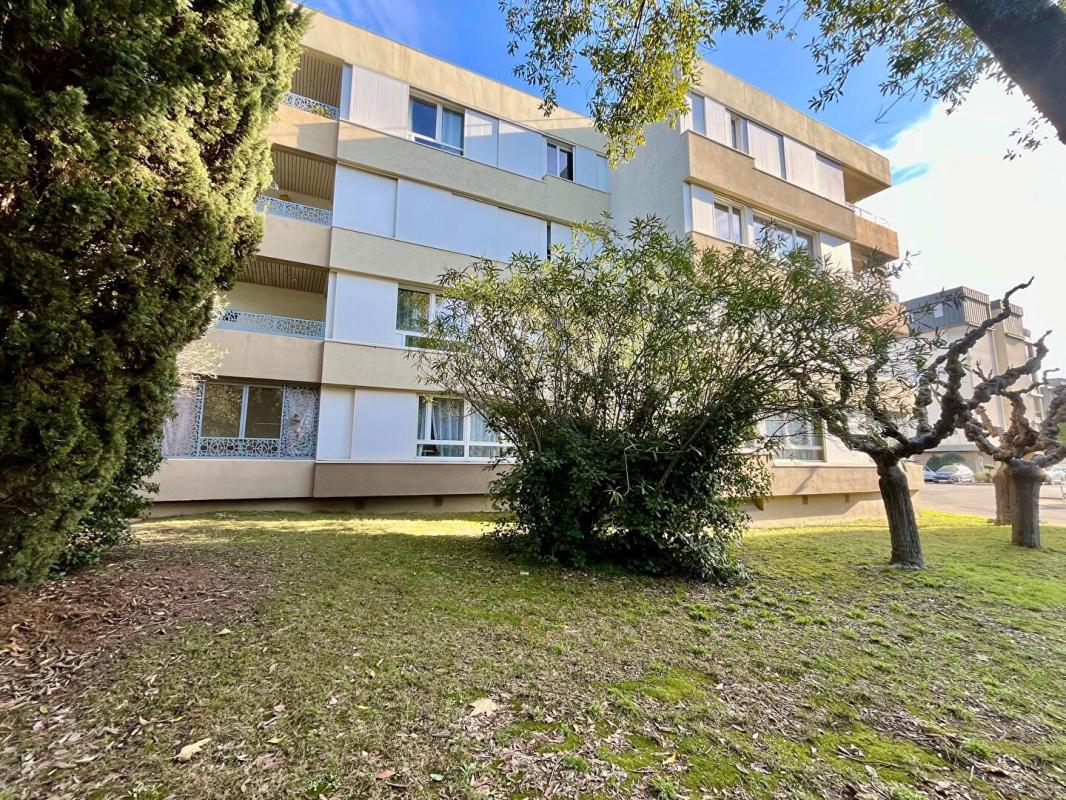 MONTPELLIER Appartement 98 m2 Estanove + Parking + Garage + Cave 17