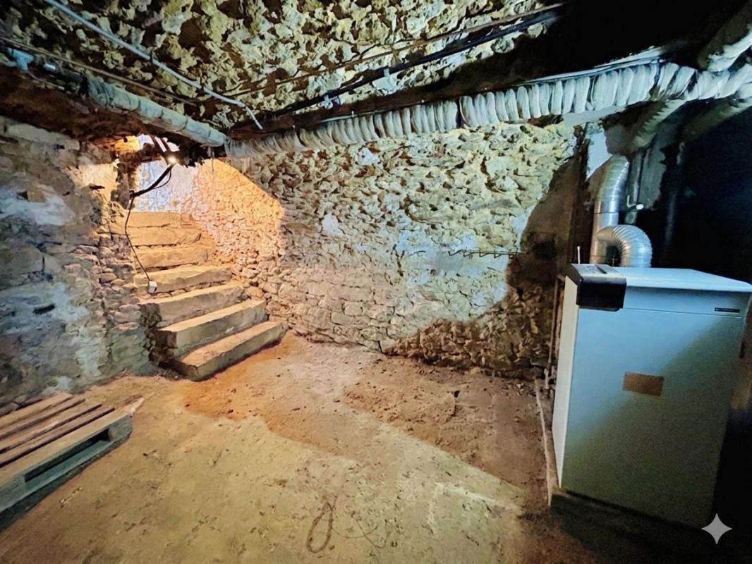 ROZAY-EN-BRIE Maison de caractère rénovée - Centre de Rozay-en-Brie 8 pièce(s) 6 chambres 167 m2 18