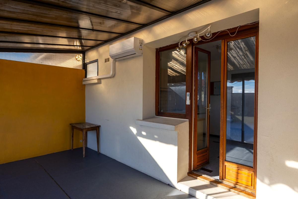 VIOLAY Villa sur terrain possédant 2 grands ateliers 10