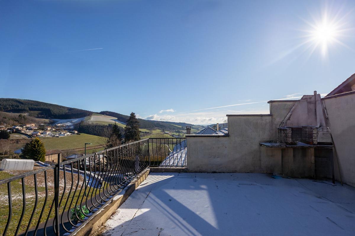 VIOLAY Villa sur terrain possédant 2 grands ateliers 12