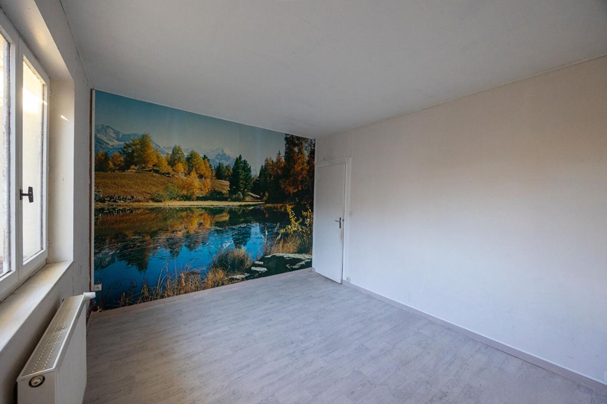 VIOLAY Villa sur terrain possédant 2 grands ateliers 14