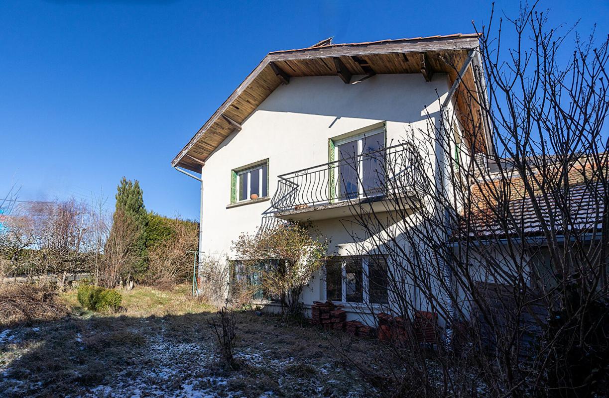 VIOLAY Villa sur terrain possédant 2 grands ateliers 18