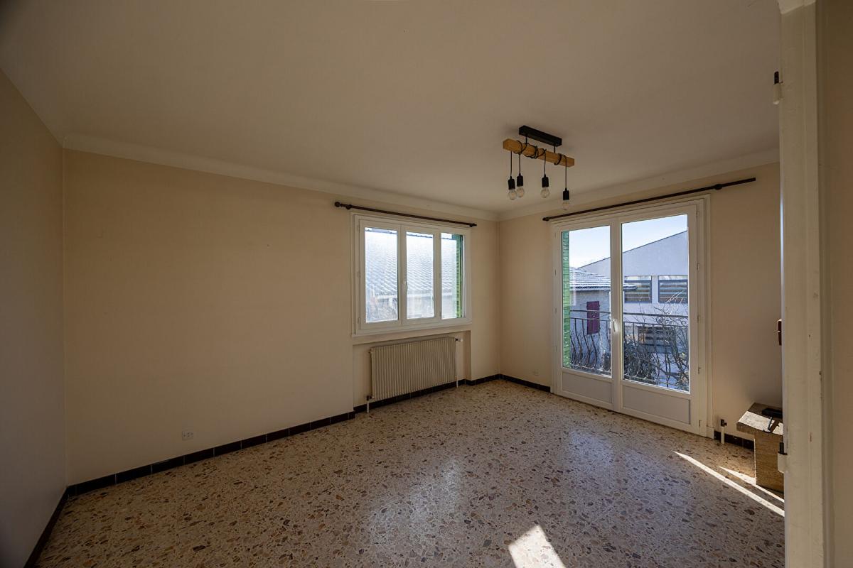 VIOLAY Villa sur terrain possédant 2 grands ateliers 5