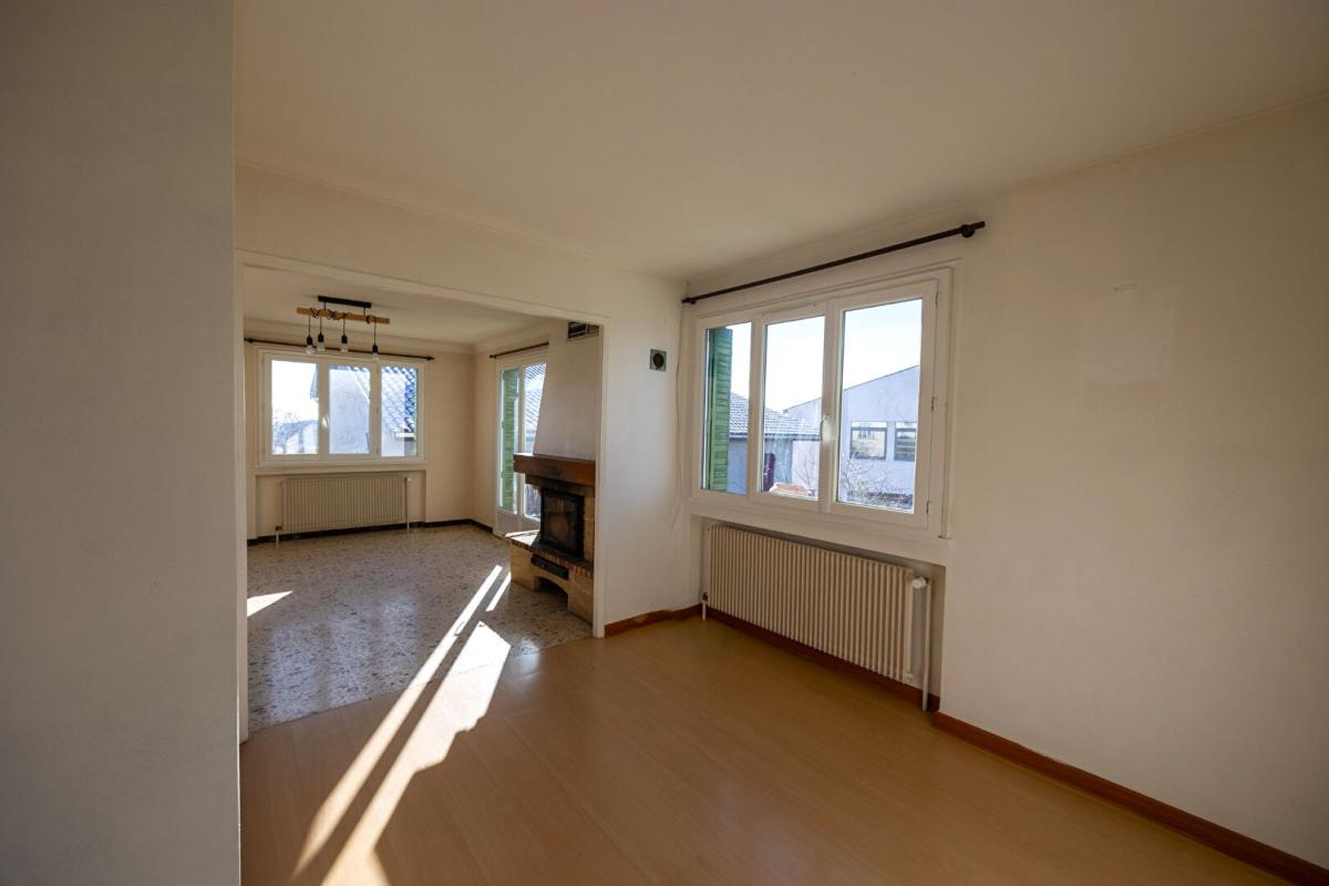 VIOLAY Villa sur terrain possédant 2 grands ateliers 6