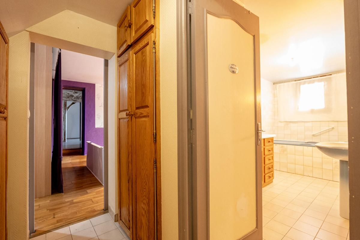 SAINT-HILAIRE-LA-GRAVELLE LIEUX UNIQUES ® x PROPRIÉTÉS PRIVÉES PROPOSE LONGÈRE DE 200 M²  SUR 4087 M² - SAINT-HILAIRE-LA-GRAVELLE 13