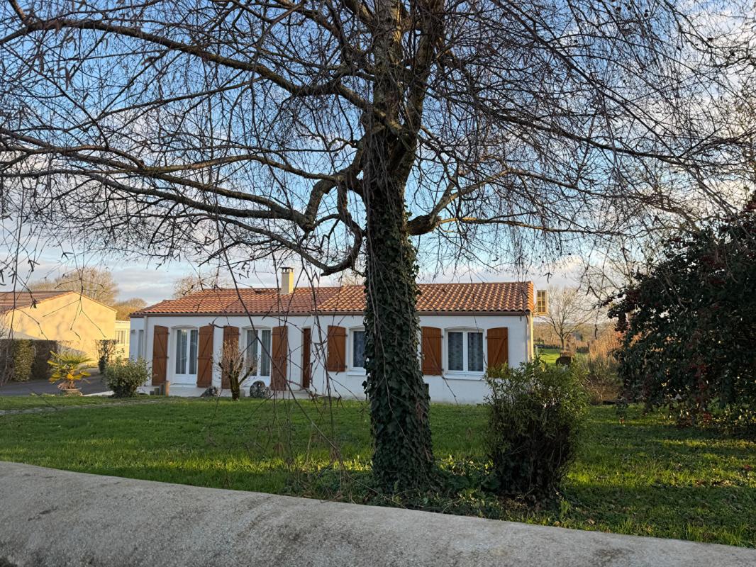 AZAY-LE-BRULE Maison Azay Le Brule 6 pièce(s) 128 m2 1