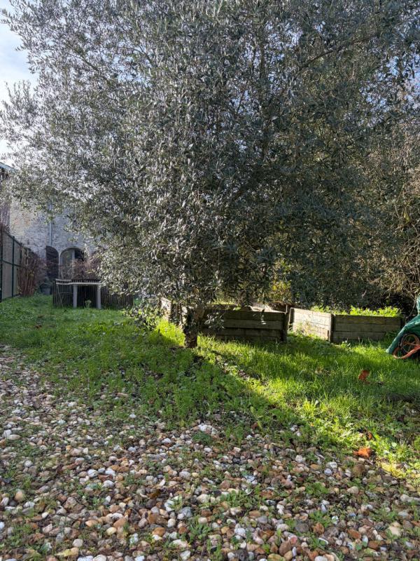 LUSSAC MAISON ATYPIQUE 11