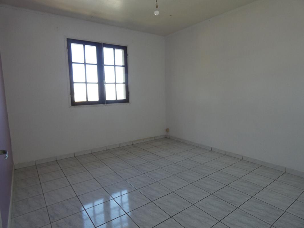 LE TAMPON 97430 Le Tampon 14ème grande maison en 2 lots env 165m² dont 1 libre, sur 358m² terrain 10