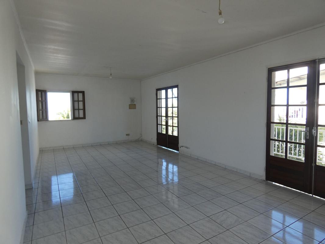 LE TAMPON 97430 Le Tampon 14ème grande maison en 2 lots env 165m² dont 1 libre, sur 358m² terrain 2