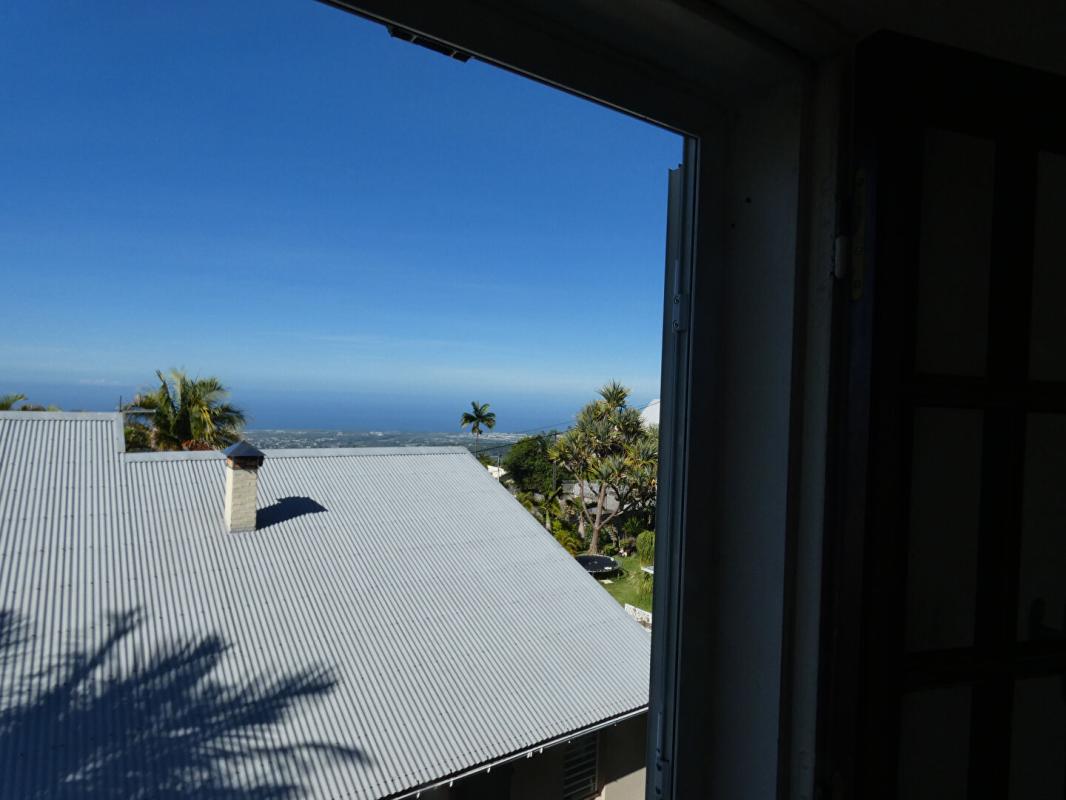 LE TAMPON 97430 Le Tampon 14ème grande maison en 2 lots env 165m² dont 1 libre, sur 358m² terrain 5