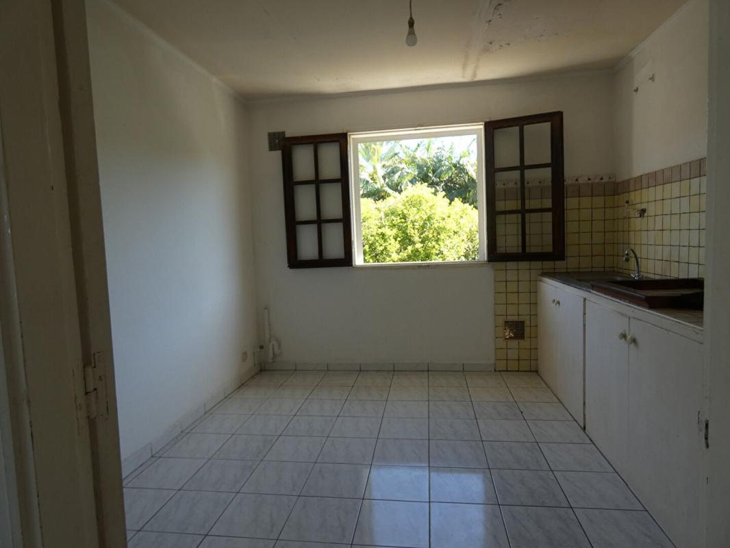 LE TAMPON 97430 Le Tampon 14ème grande maison en 2 lots env 165m² dont 1 libre, sur 358m² terrain 9