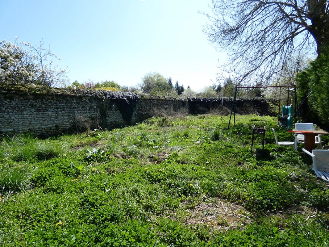 IVRY-LA-BATAILLE Immeuble  16 pièce(s) 460 m2 11