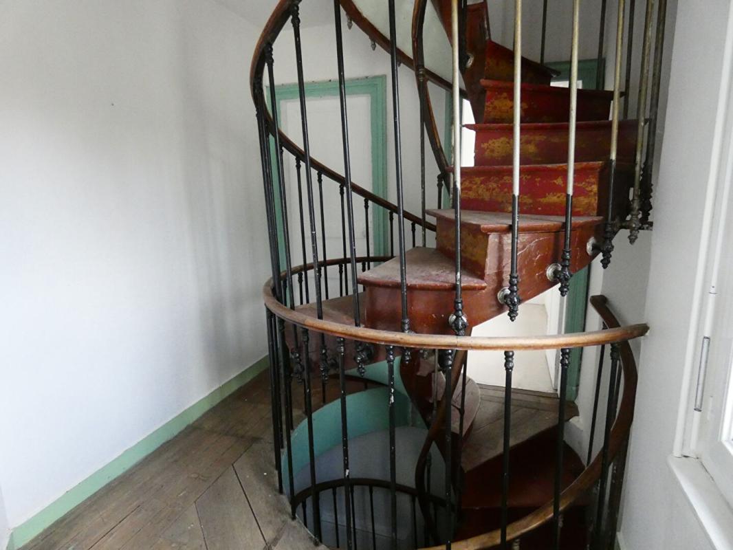 IVRY-LA-BATAILLE Immeuble  16 pièce(s) 460 m2 12