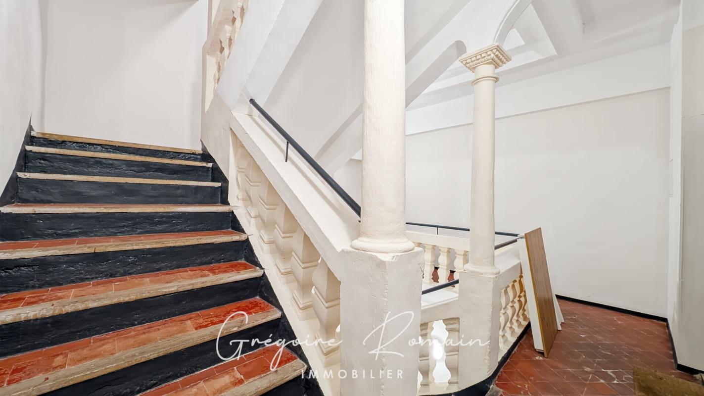 SAINT-CHAMAS Immeuble Saint Chamas 15 pièce(s) 314 m2 2