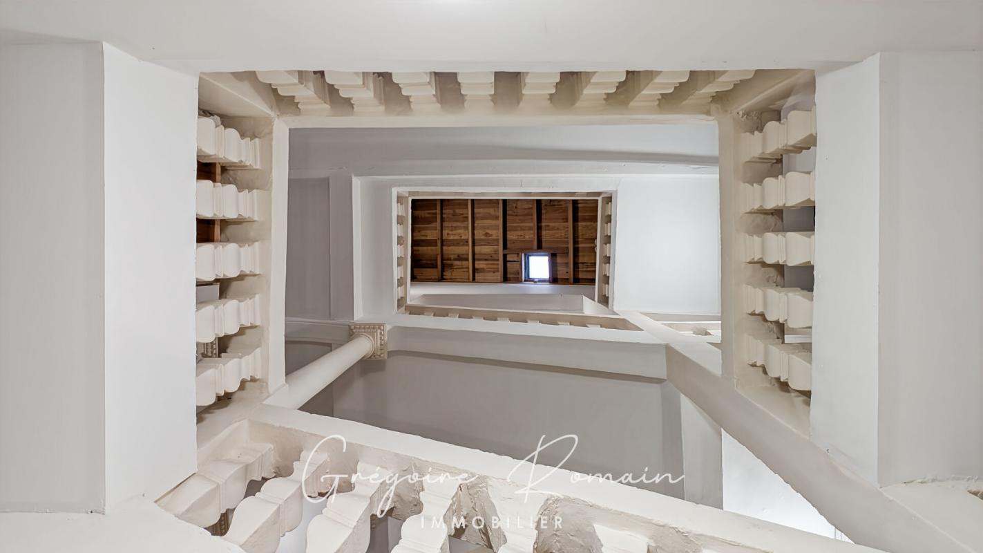 SAINT-CHAMAS Immeuble Saint Chamas 15 pièce(s) 314 m2 4