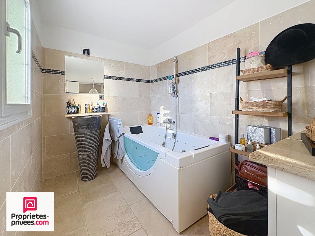 RIANS VILLA T5 AVEC PISCINE ET GARAGES 6