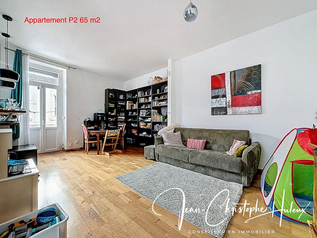 NIMES 30000 NIMES Immeuble de 3 Appartements loués 2