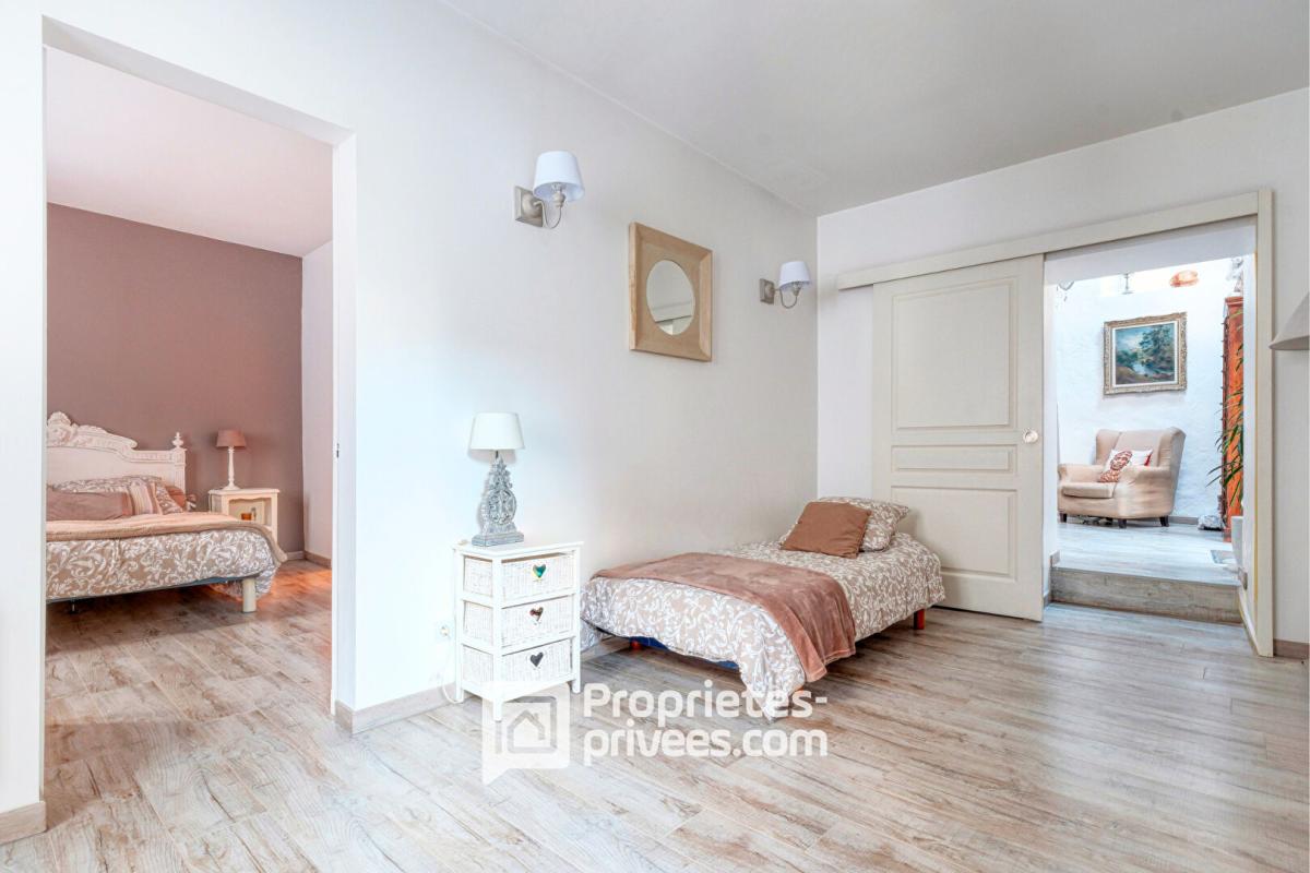 LIMOURS Corps de ferme rénové et sa partie indépendante 16