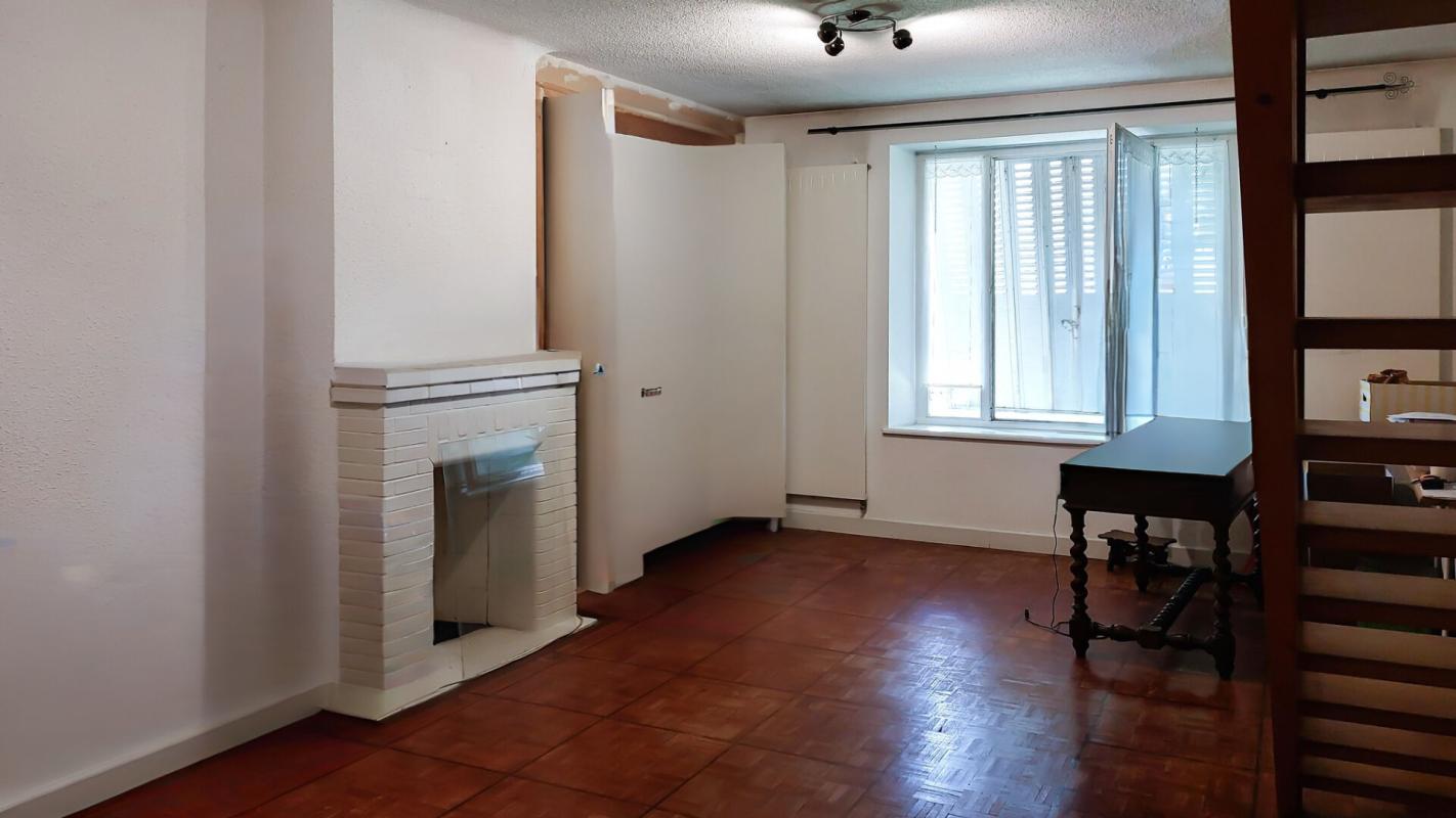 POLAINCOURT-ET-CLAIREFONTAINE Maison Polaincourt Et Clairefont 10 pièce(s) 331 m2 jardin dépendance piscine 12