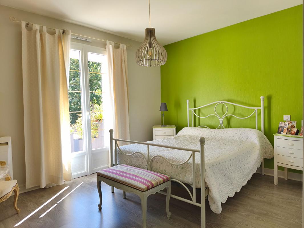 SARLIAC-SUR-L'ISLE Confortable maison contemporaine au calme, 4 chambres, séjour double avec cheminée, beau parc paysagé 12