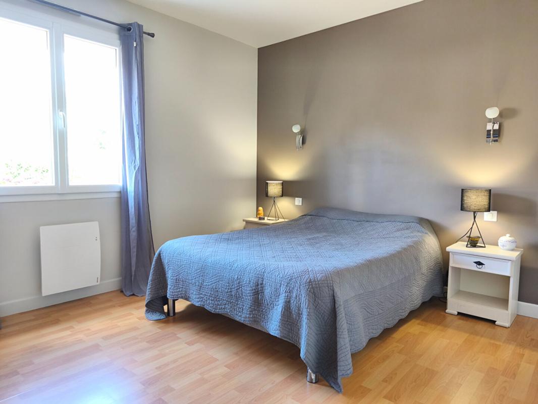 SARLIAC-SUR-L'ISLE Confortable maison contemporaine au calme, 4 chambres, séjour double avec cheminée, beau parc paysagé 13