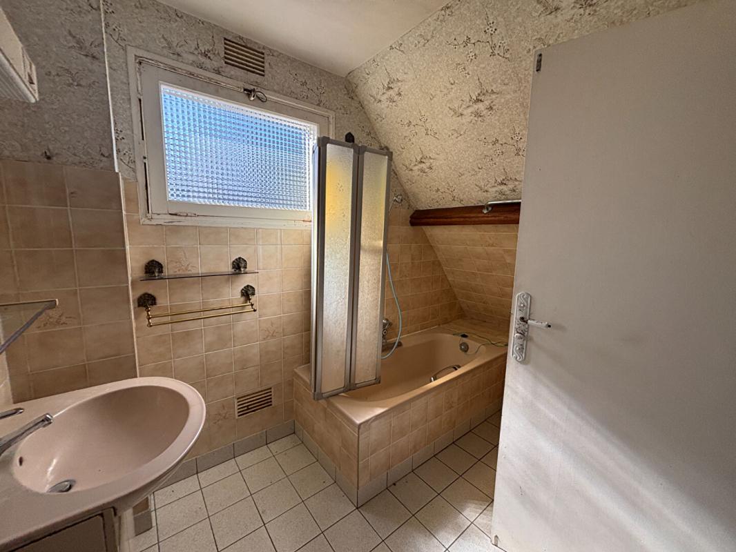 ARZON Bilgroix! Propriété à rénover avec jardin arboré 11