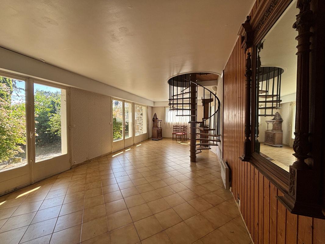 ARZON Bilgroix! Propriété à rénover avec jardin arboré 4