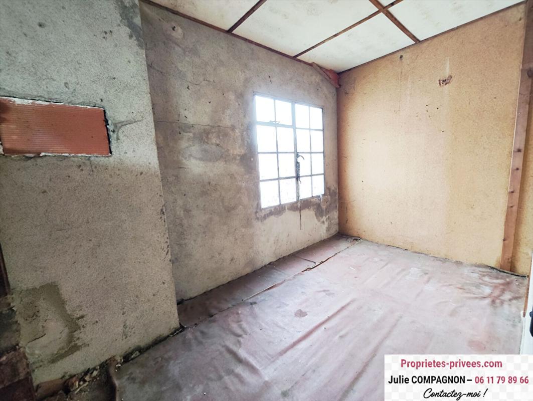 VARADES Terrain avec grand atelier 400 m² bureau, garage et grenier 12