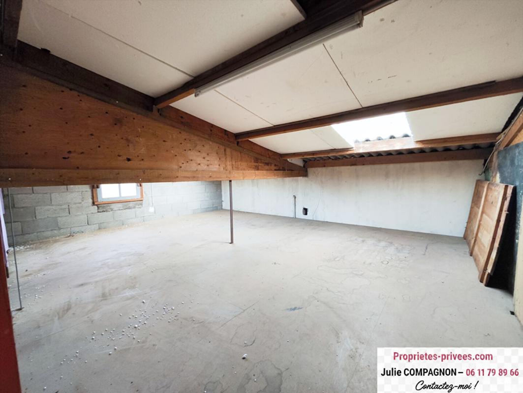 VARADES Terrain avec grand atelier 400 m² bureau, garage et grenier 14