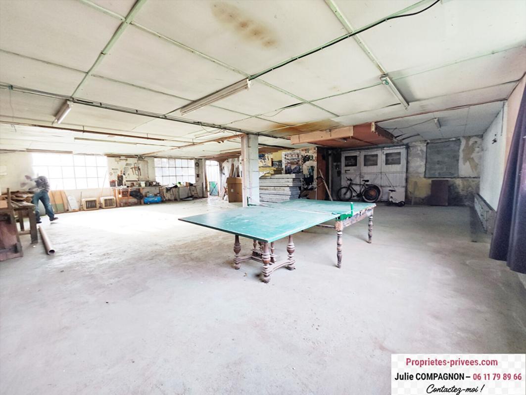 VARADES Terrain avec grand atelier 400 m² bureau, garage et grenier 3