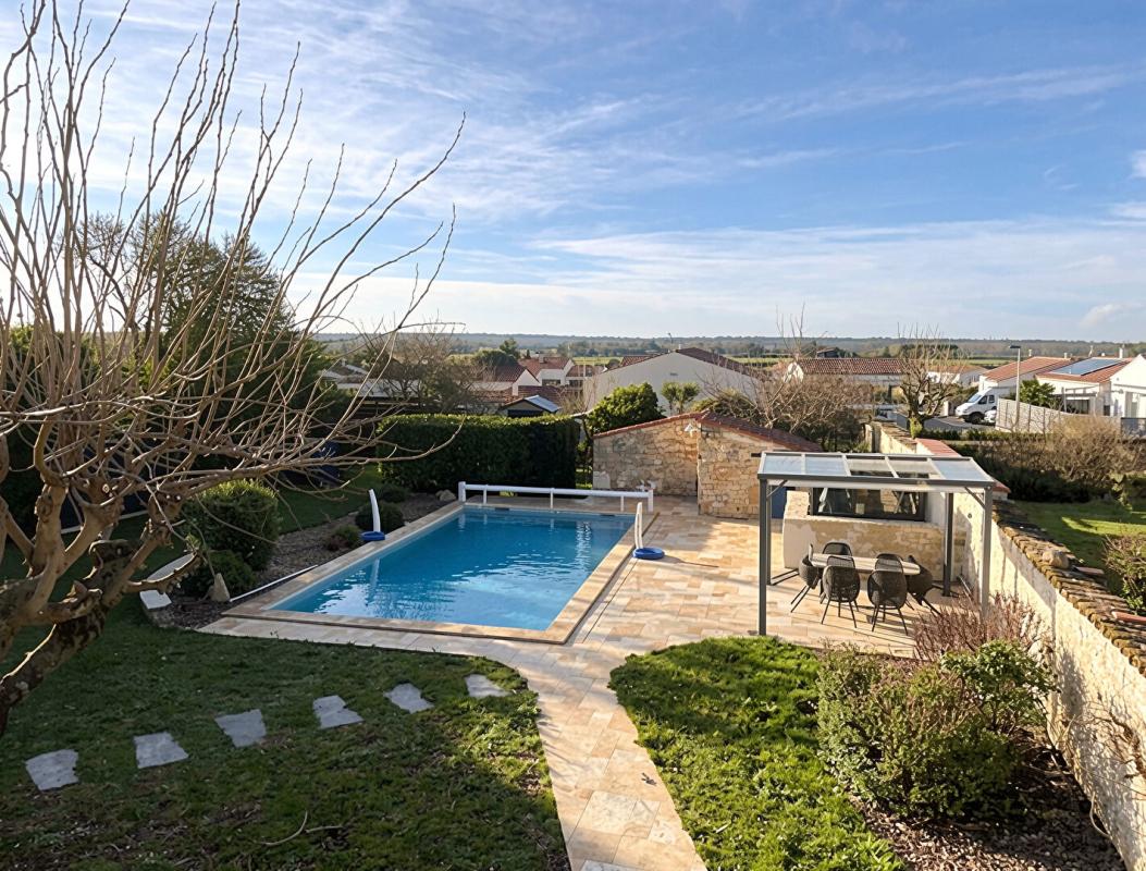 BENON Charentaise d'exception - 260 m² de charme, volumes et caractère 1