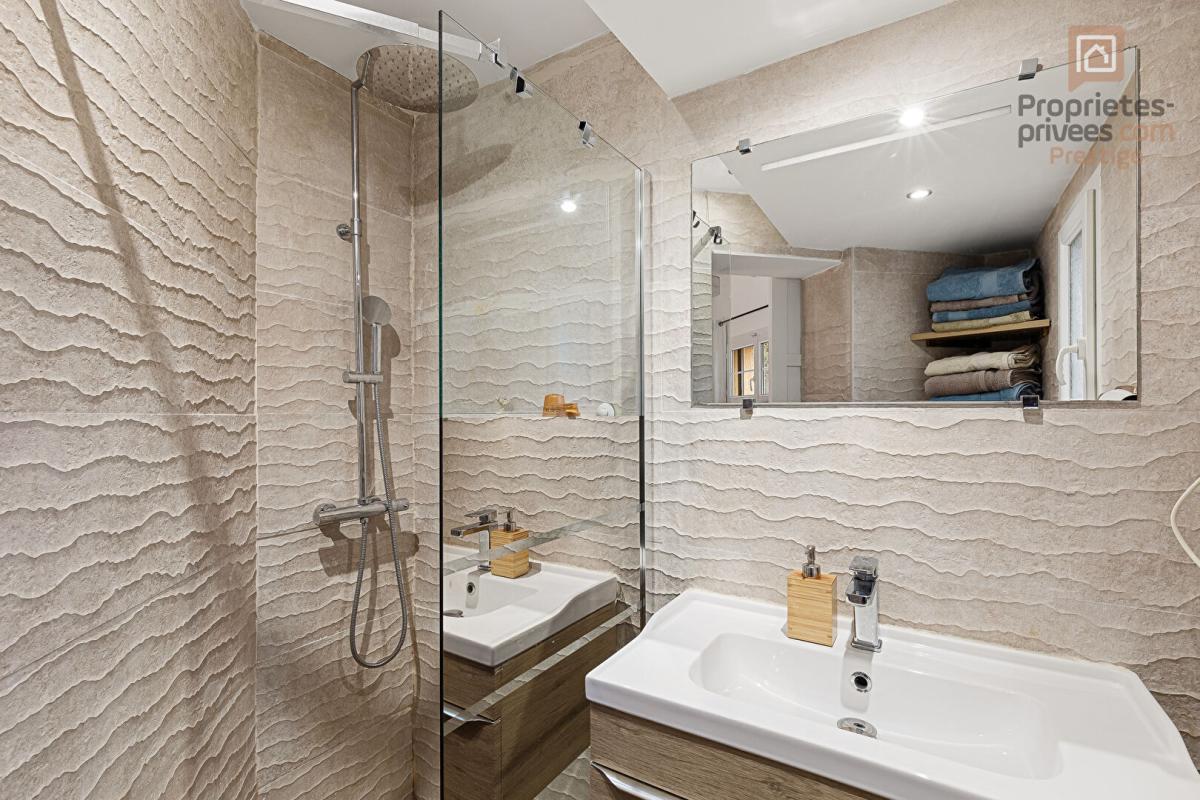 SAINT-PAUL-EN-FORET Superbe propriété de charme à Saint-Paul-en-Forêt avec dépendance et prestations haut de gamme 13