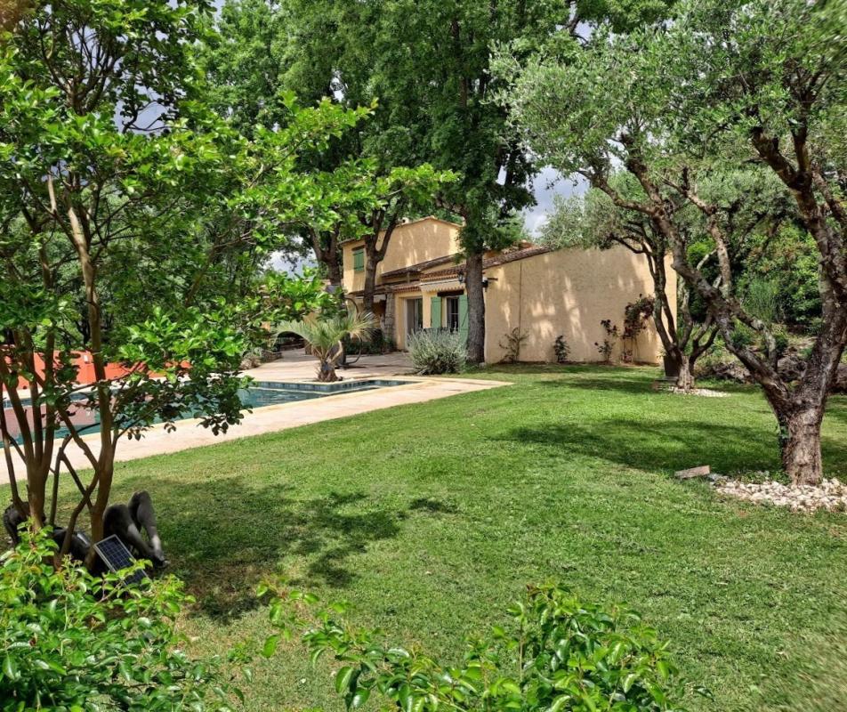 SAINT-PAUL-EN-FORET Superbe propriété de charme à Saint-Paul-en-Forêt avec dépendance et prestations haut de gamme 15