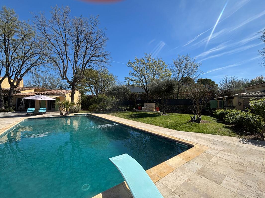 SAINT-PAUL-EN-FORET Superbe propriété de charme à Saint-Paul-en-Forêt avec dépendance et prestations haut de gamme 17