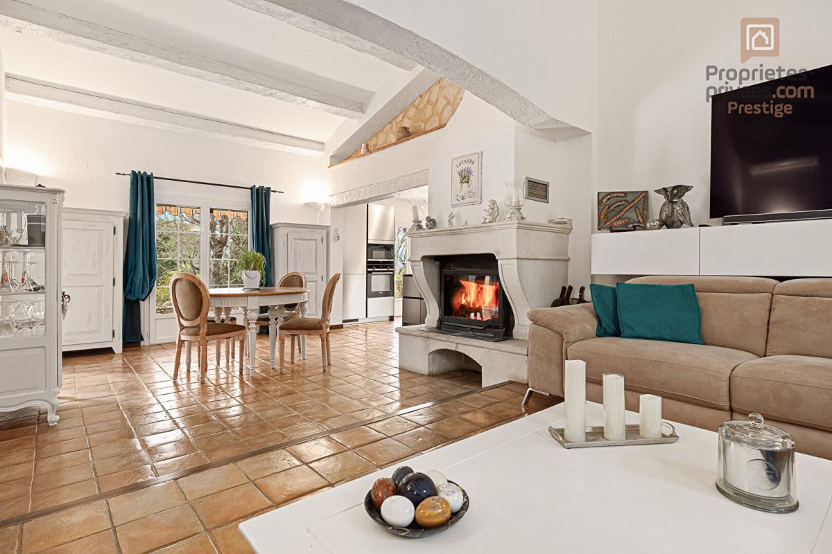 SAINT-PAUL-EN-FORET Superbe propriété de charme à Saint-Paul-en-Forêt avec dépendance et prestations haut de gamme 5