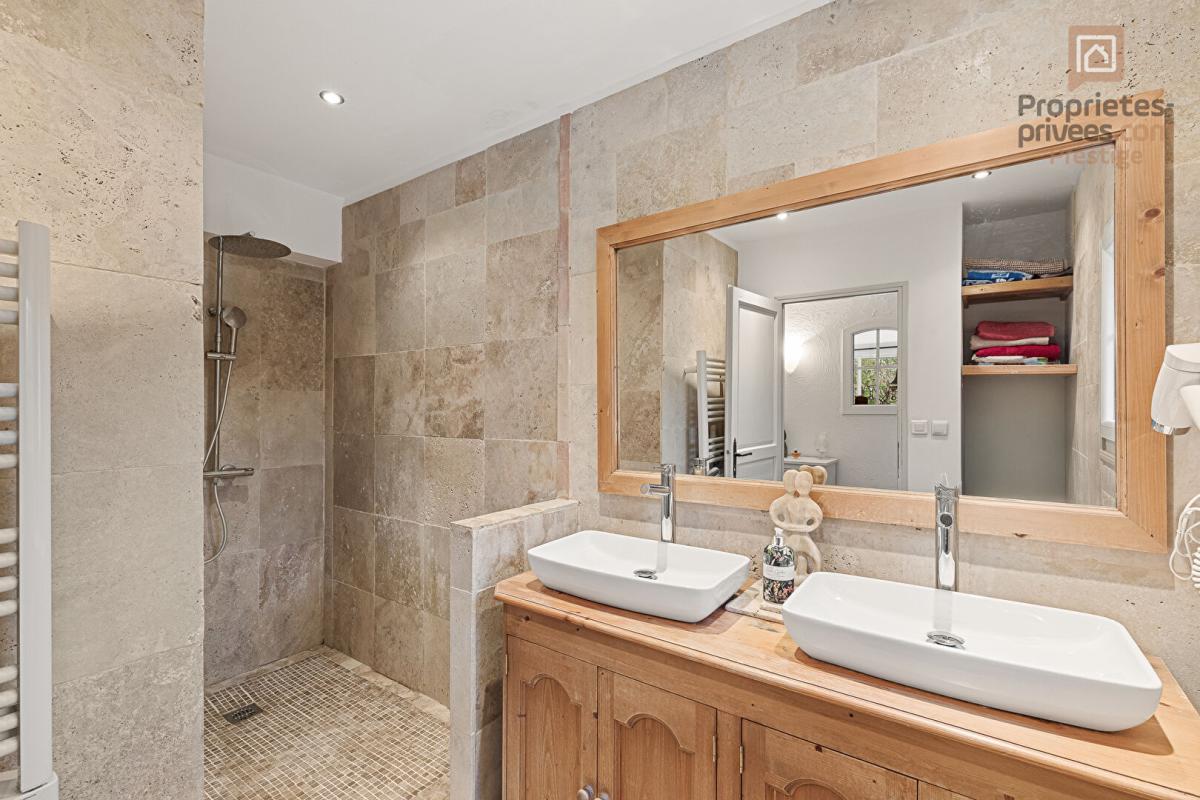 SAINT-PAUL-EN-FORET Superbe propriété de charme à Saint-Paul-en-Forêt avec dépendance et prestations haut de gamme 8