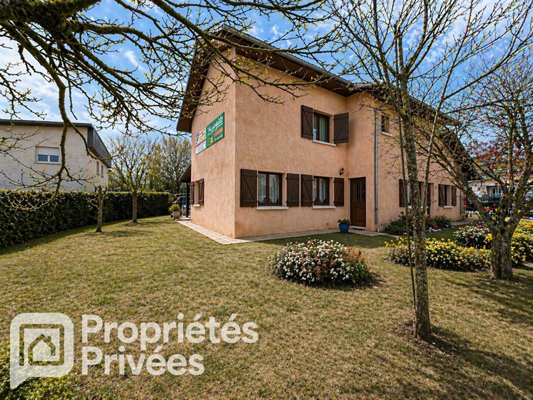 GEX Gex - Entrepôt, Garages et Maison + stockage dans zone commerciale 13
