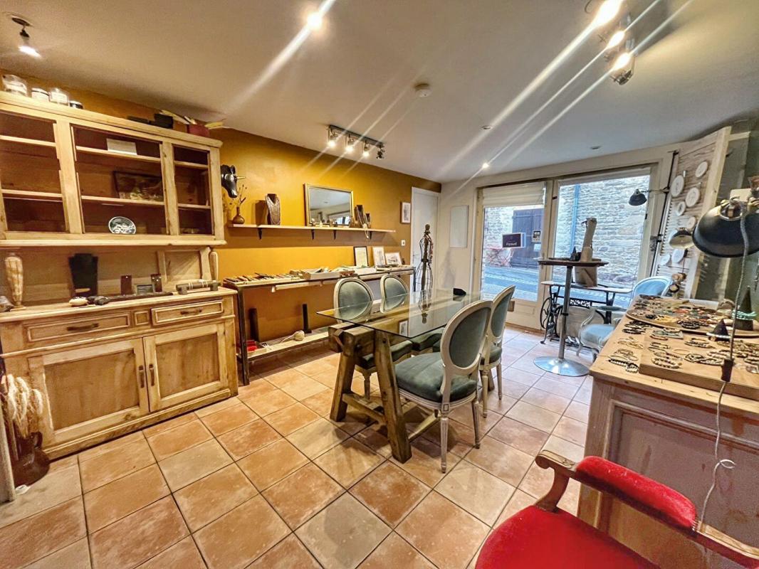 LE BOIS-D'OINGT VAL D OINGT - MURS LIBRES, LOCAL COMMERCIAL 25 m² 1