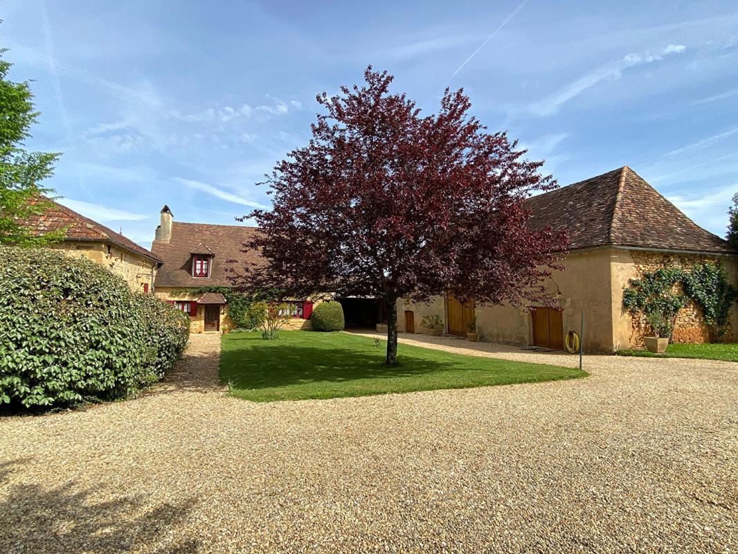 SAINT-AVIT-RIVIERE Ensemble périgourdin authentique avec deux gîtes, piscine et 5,3 hectares 3