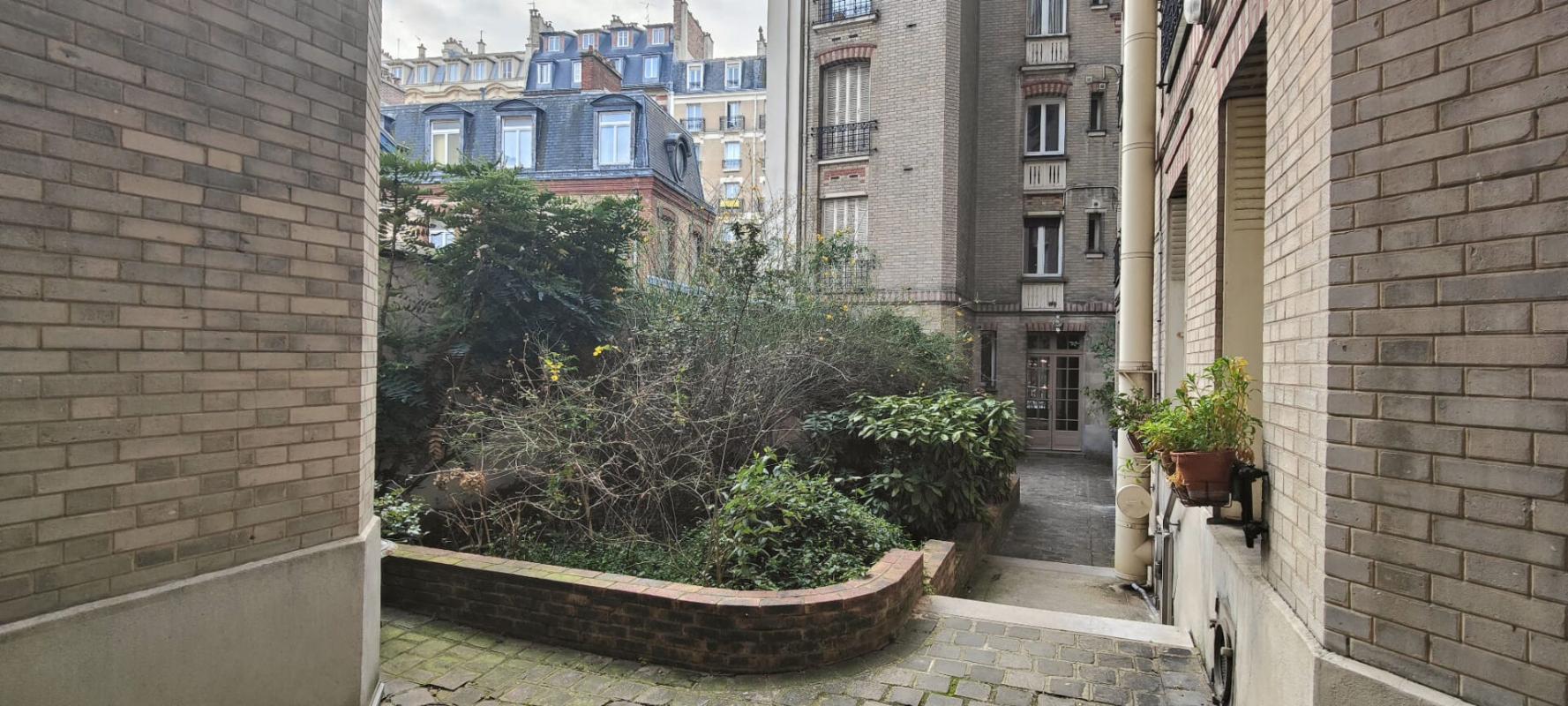 PARIS-15E-ARRONDISSEMENT Appartement  4 pièce(s) 88,69 m2 dans un bel immeuble haussmannien, quartier Convention 17