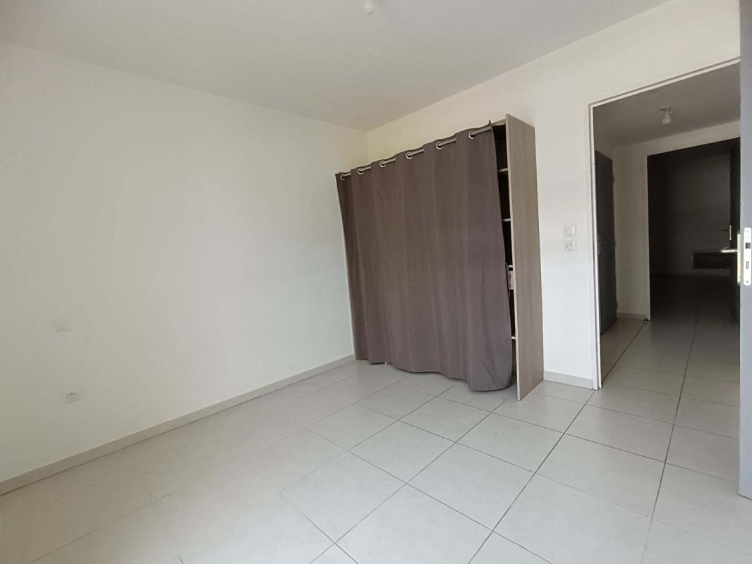 ISTRES Appartement Istres 3 pièce(s) 60 m2 + Terrasse ET 2 parkings 10