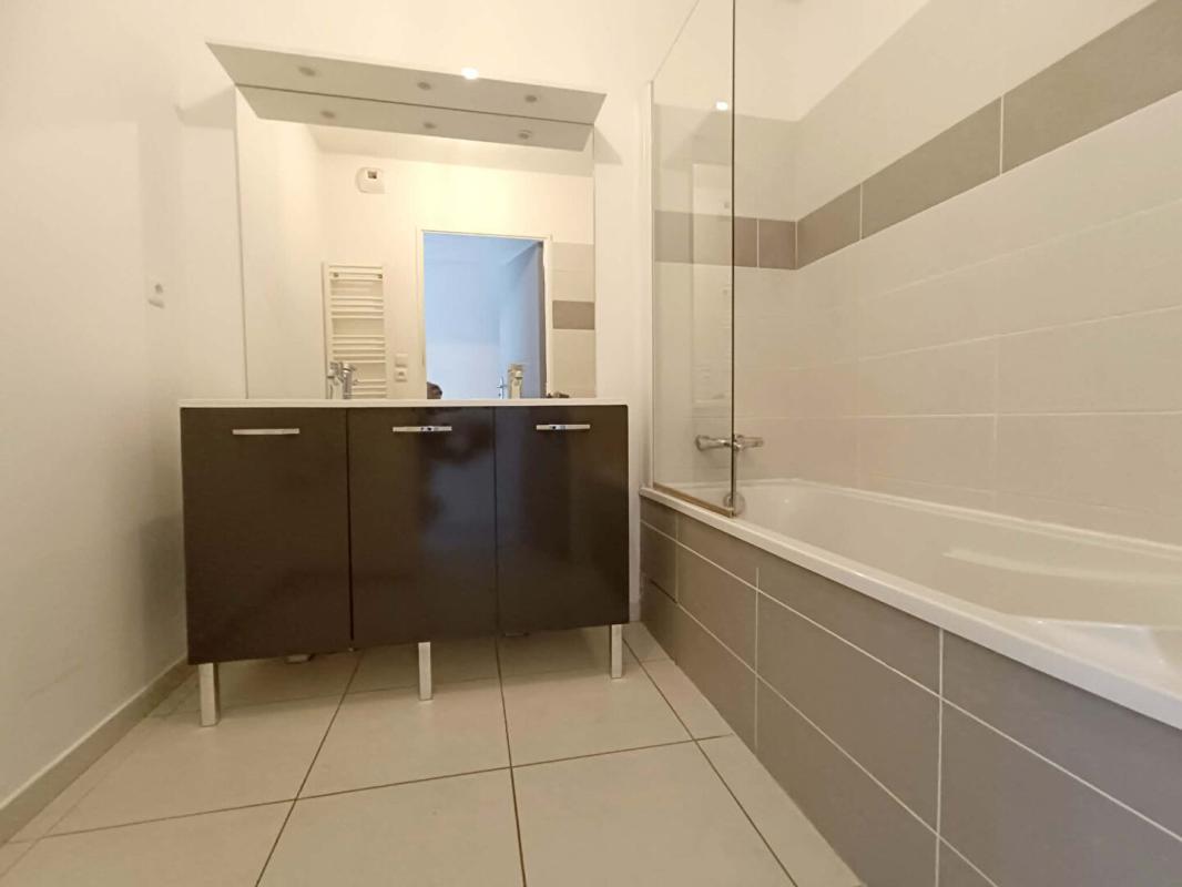 ISTRES Appartement Istres 3 pièce(s) 60 m2 + Terrasse ET 2 parkings 12