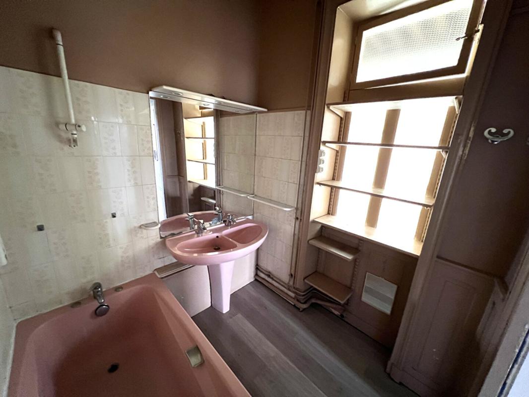 CIVRIEUX-D'AZERGUES CIVRIEUX D'AZERGUES CENTRE . Appartement 4 pièces 90.8 m2 avec place de stationnement au calme 14