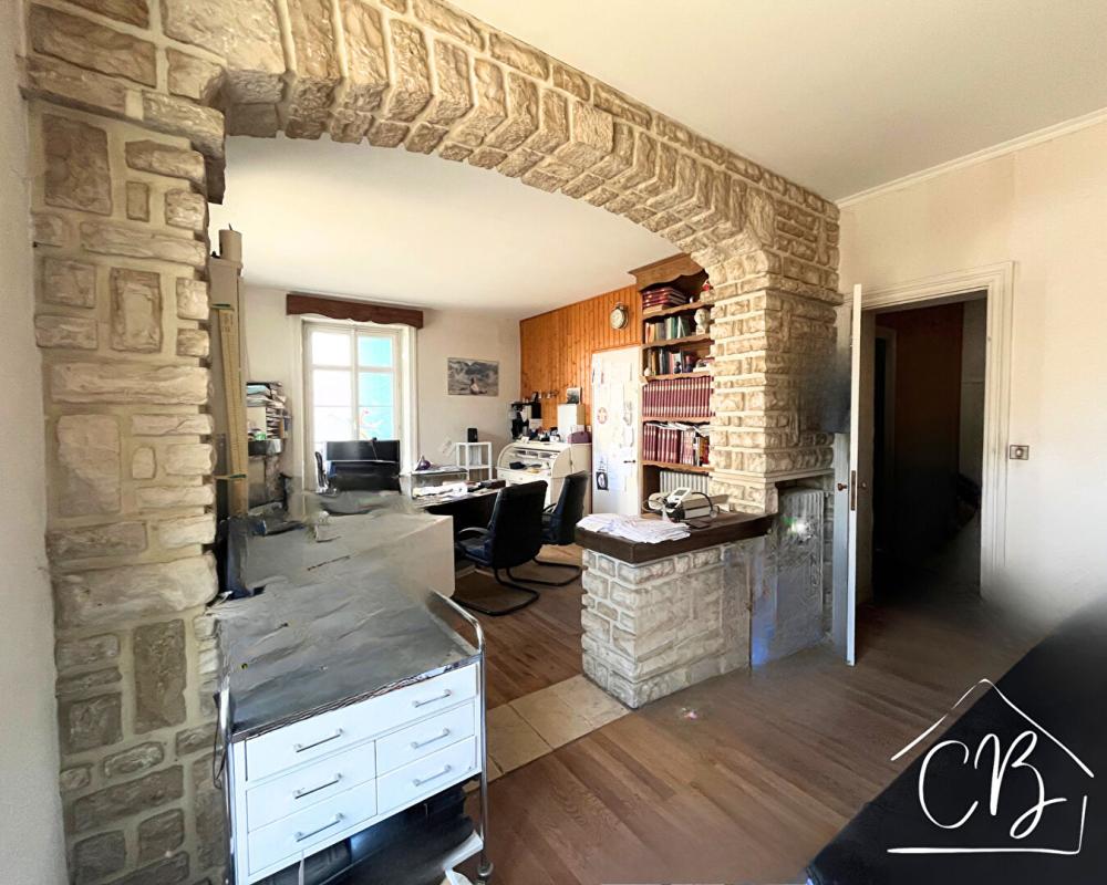 AIGRE Aigre 16140 - En centre-ville - Maison de caractère avec jardin, garage et fort potentiel 10